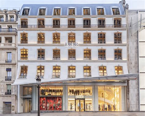 dior flagship store paris.